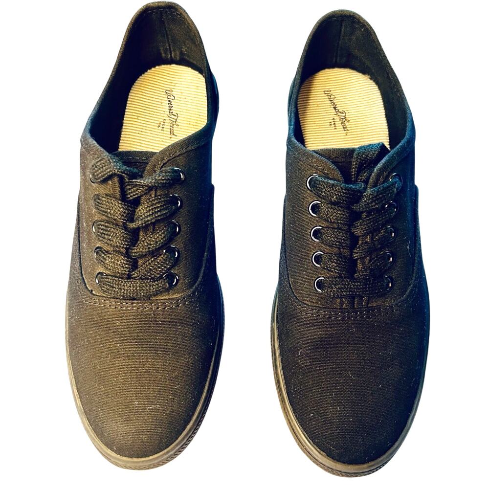 Universal Thread Black Canvas Lace-Up Sneakers Women’s Size 7